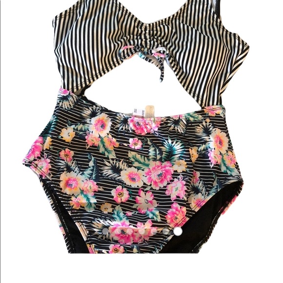 ‼️‼️SOLD‼️‼️ Arizona Jean Company Striped and Floral Monokini - Picture 5 of 8